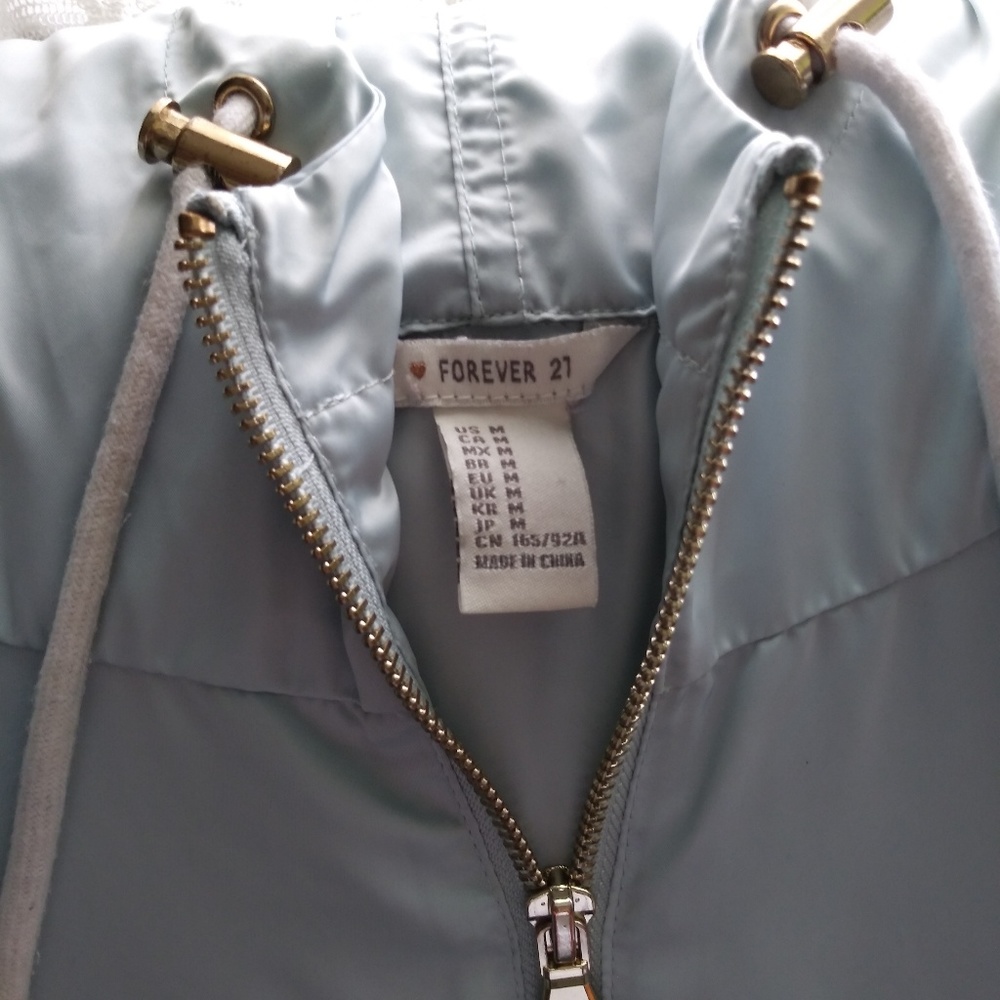Perfect windbreaker for fall and winter
